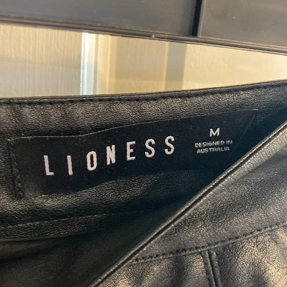Size Medium Lioness Black Leather Skirt - Picture 2 of 4